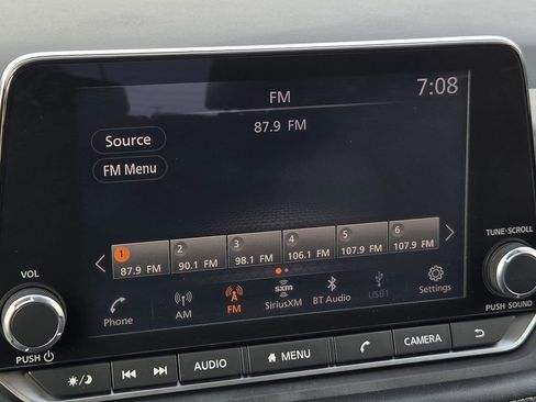 Used 2025 Nissan Rogue SV FWD image 17