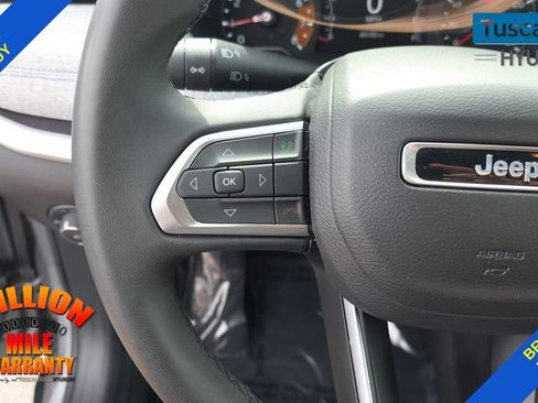 Used 2024 Jeep Compass Latitude AWD/4WD image 17