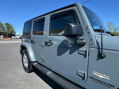 Used 2015 Jeep Wrangler Unlimited Sahara image 22