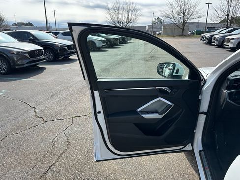 Used 2025 Audi Q3 2.0T Premium image 6