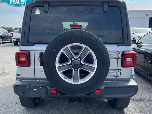 Used 2019 Jeep Wrangler Unlimited Sahara w/ Safety Group AWD/4WD image 6