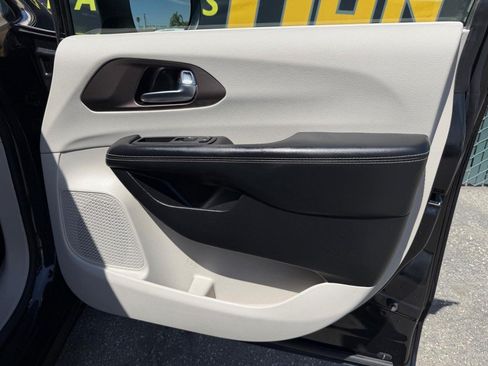 Used 2020 Chrysler Voyager LX FWD image 19