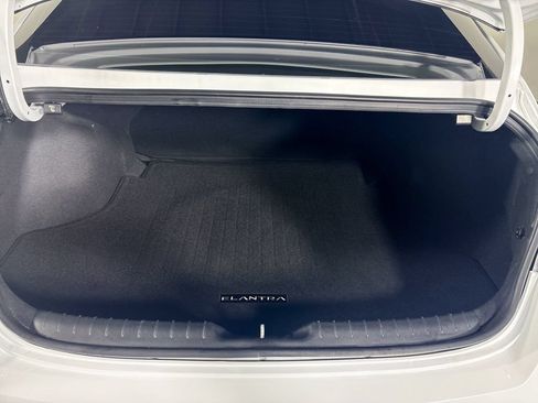 Used 2025 Hyundai Elantra Hybrid FWD image 20