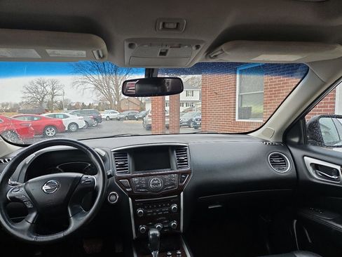 Used 2013 Nissan Pathfinder Platinum w/ Platinum Premium Pkg image 16