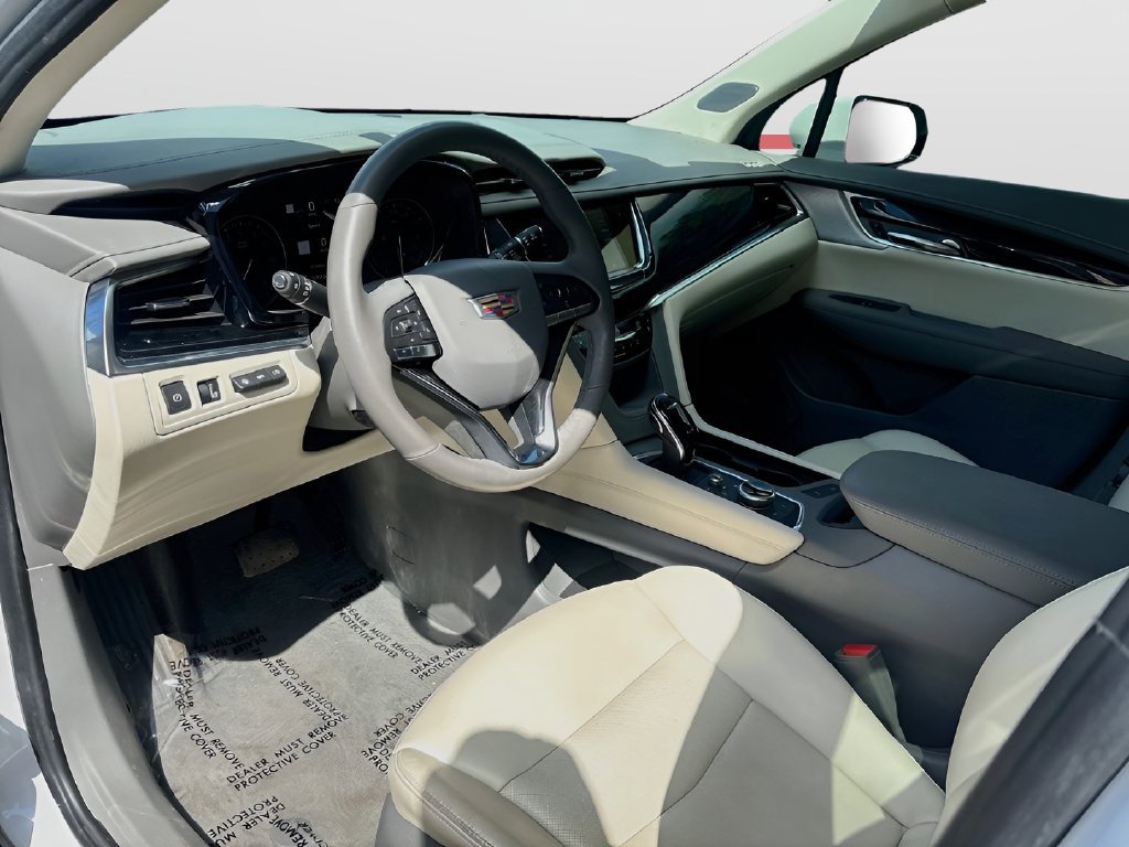 Used 2025 Cadillac XT6 Premium Luxury w/ Technology Package FWD image 9