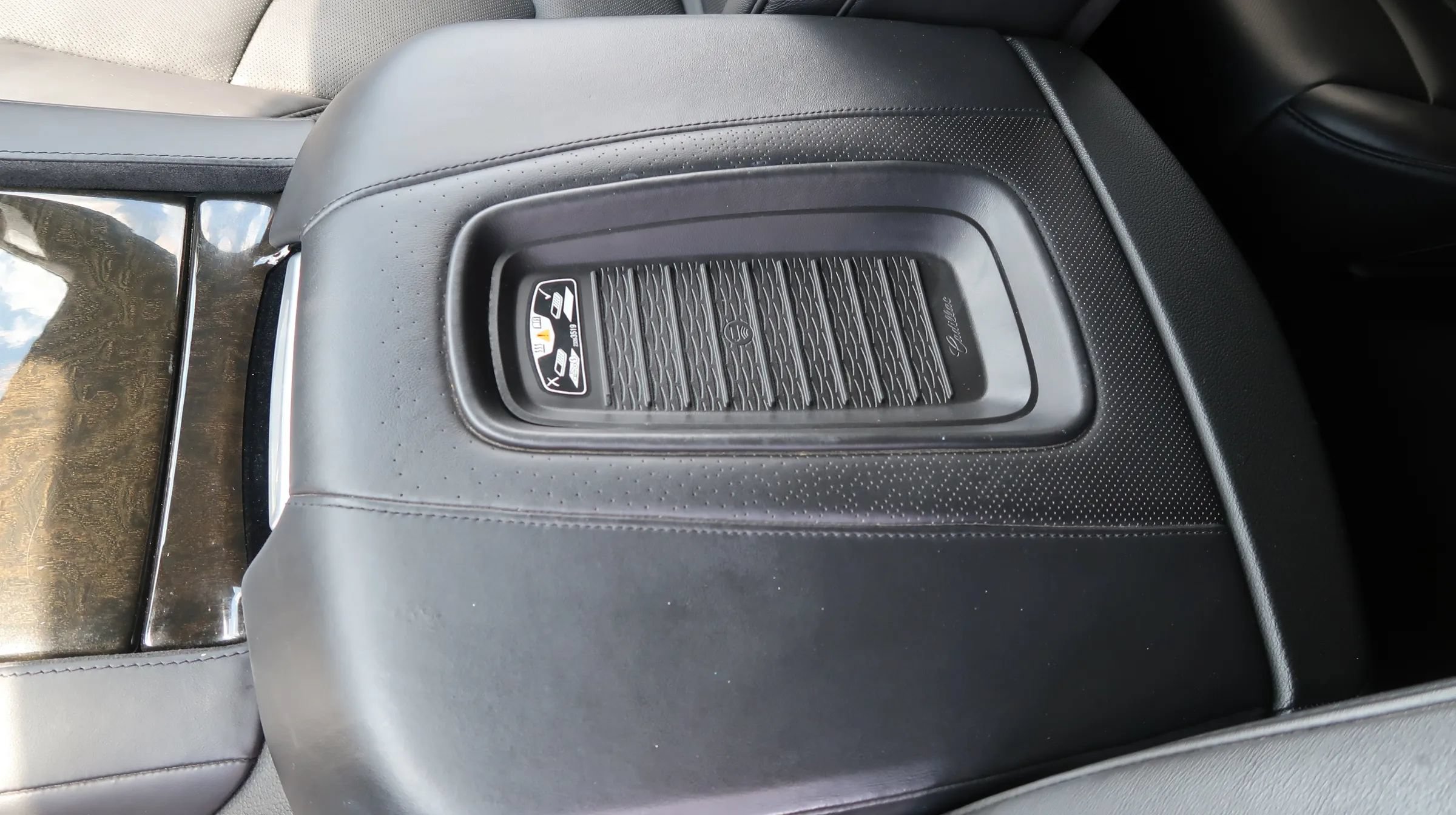 Used 2020 Cadillac Escalade Platinum AWD/4WD image 29