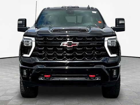 Used 2025 Chevrolet Silverado 2500 ZR2 w/ Technology Package AWD/4WD image 2