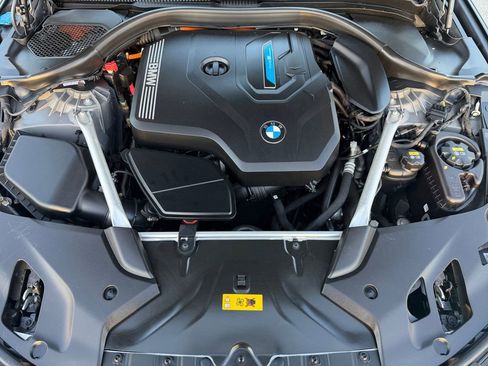 Used 2022 BMW 530e w/ M Sport Package image 32