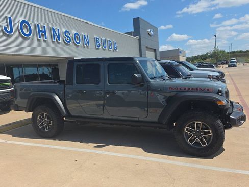 Used 2026 Jeep Gladiator Mojave AWD/4WD image 12