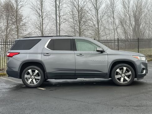 Used 2020 Chevrolet Traverse LT w/ LT Premium Package image 3