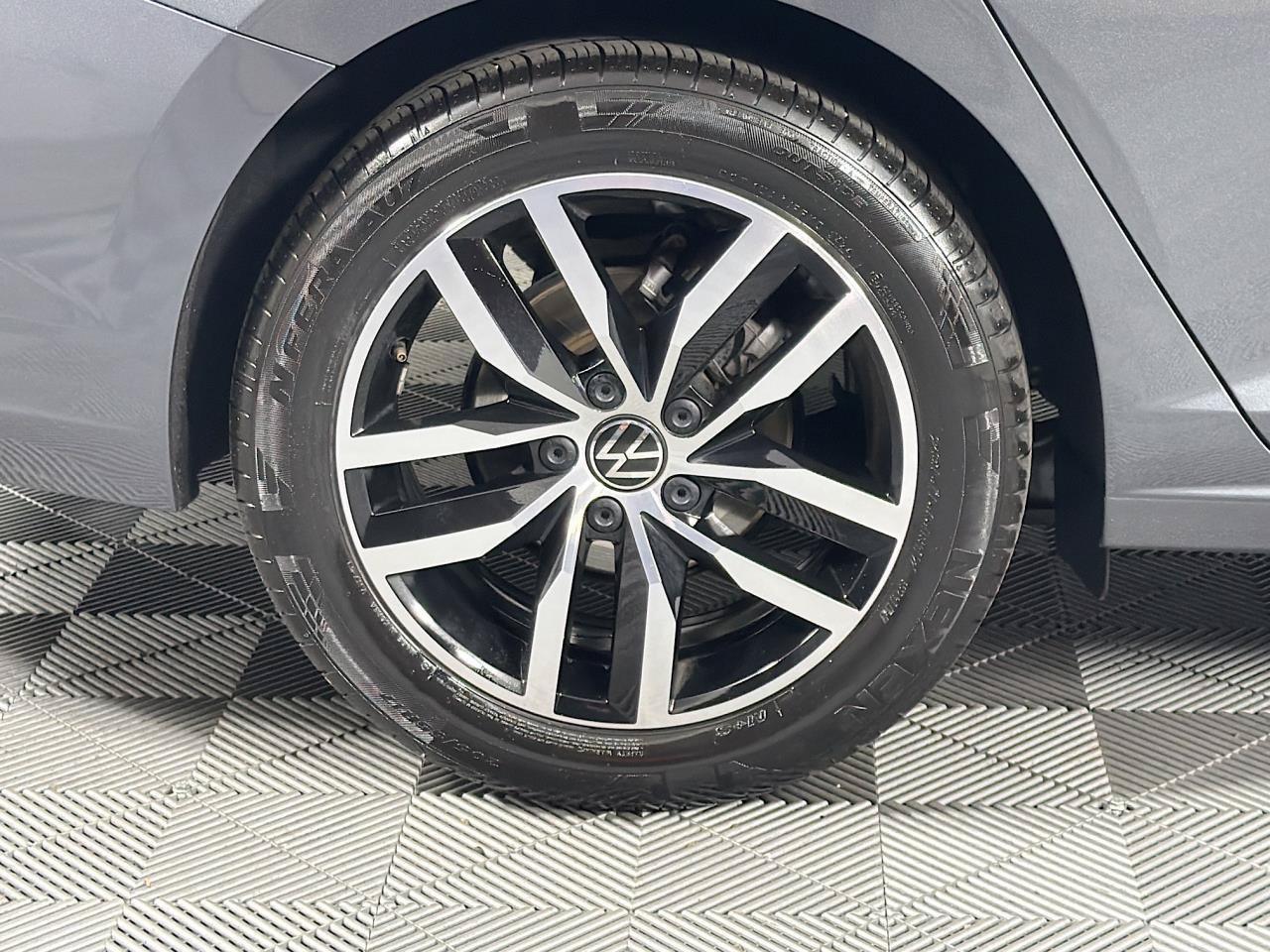 Used 2025 Volkswagen Jetta SE FWD image 30