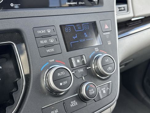 Used 2020 Toyota Sienna XLE image 32