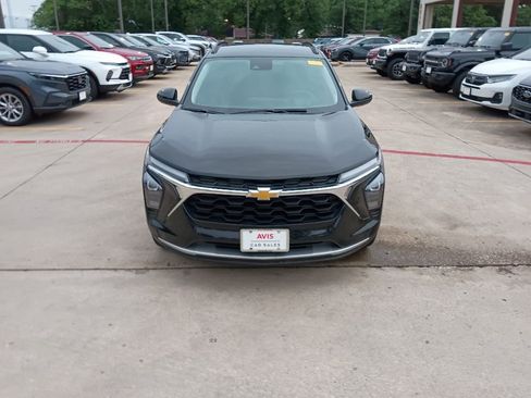Used 2025 Chevrolet Trax LT w/ LT Convenience Package FWD image 5