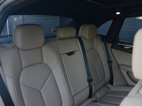 Certified 2026 Porsche Macan AWD/4WD image 35