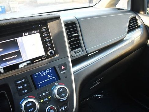 Used 2020 Toyota Sienna SE image 27