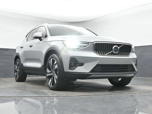 Used 2024 Volvo XC40 B5 Plus w/ Protection Package Premier AWD/4WD image 11
