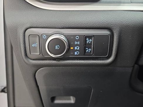 Used 2023 Ford Explorer XLT w/ Equipment Group 202A AWD/4WD image 24
