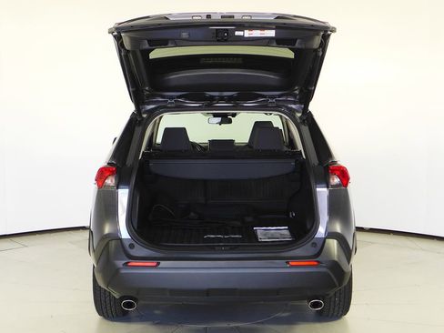 Used 2020 Toyota RAV4 XLE image 10