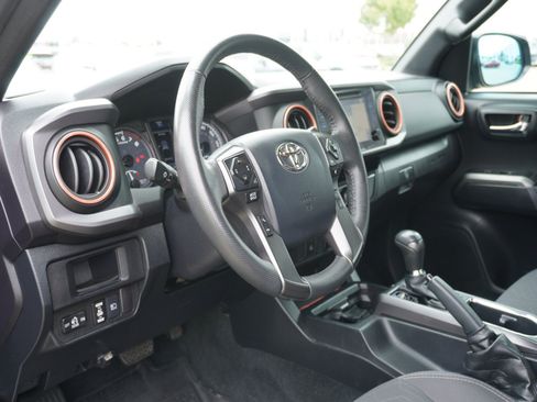 Used 2018 Toyota Tacoma TRD Sport RWD image 21