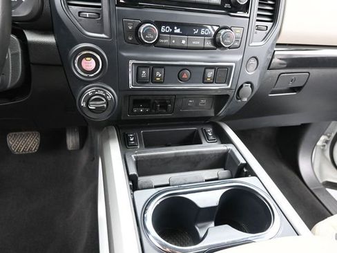 Used 2024 Nissan Titan SV w/ SV Convenience Package AWD/4WD image 25