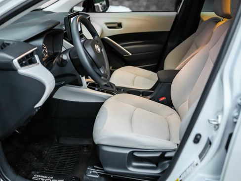 Certified 2023 Toyota Corolla Cross L image 25