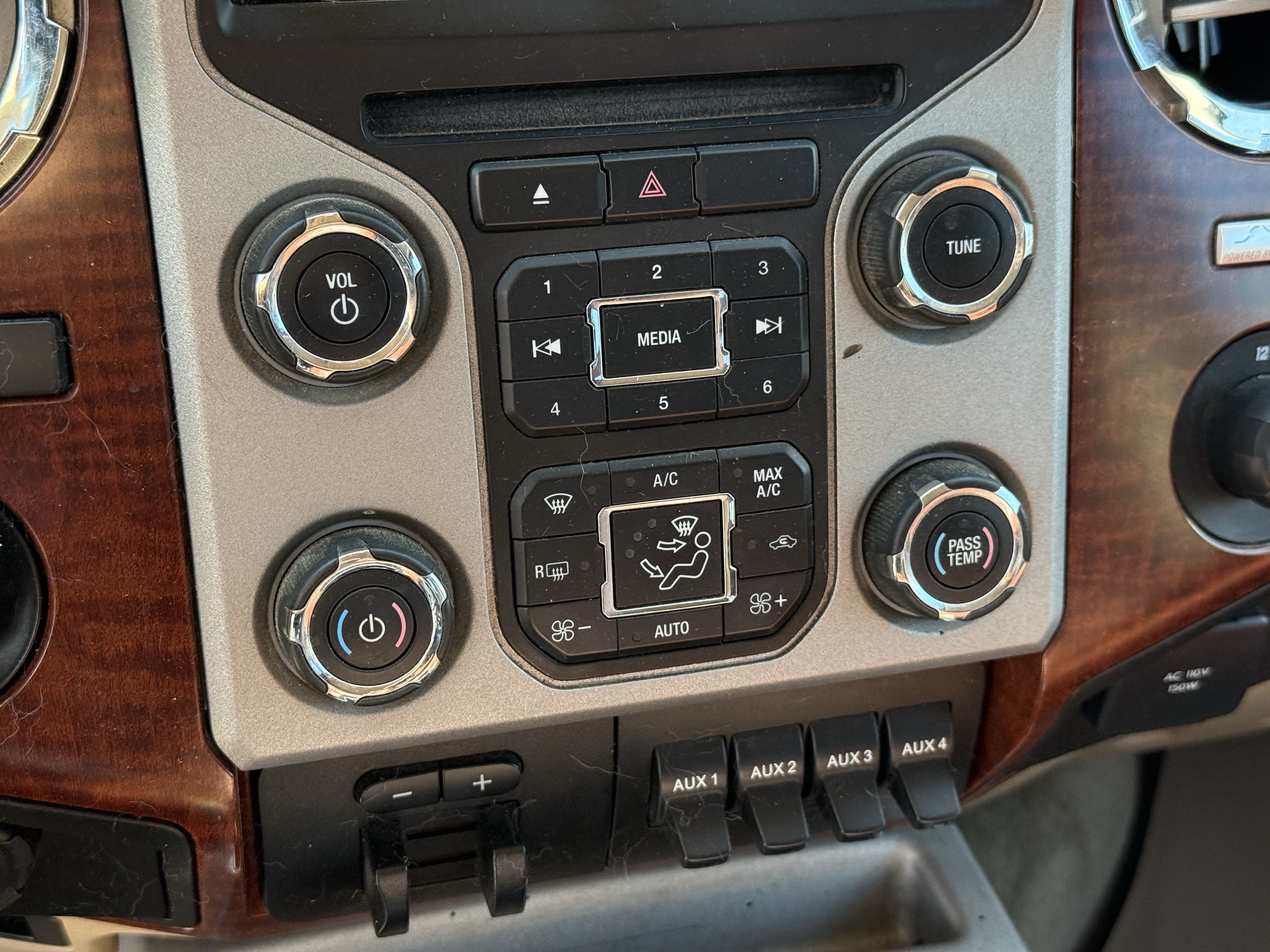 Used 2014 Ford F250 King Ranch w/ FX4 Off-Road Package AWD/4WD image 22