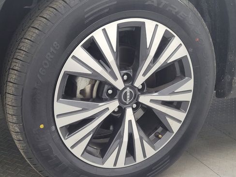 Used 2023 Nissan Rogue SV image 31