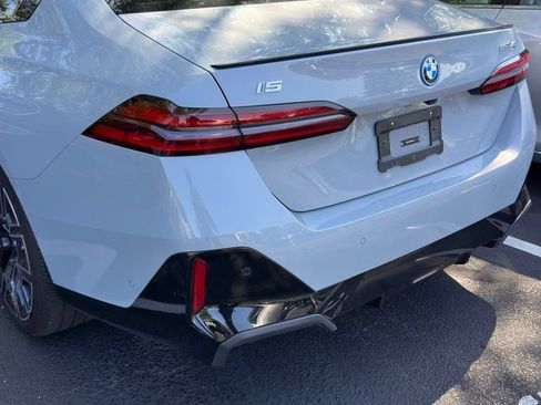 Used 2024 BMW i5 eDrive40i w/ M Sport Package RWD image 9