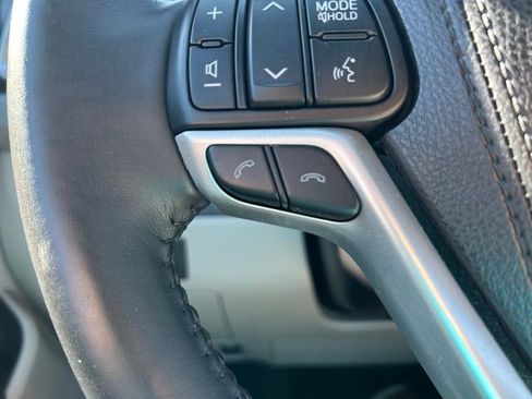 Used 2018 Toyota Highlander XLE image 26