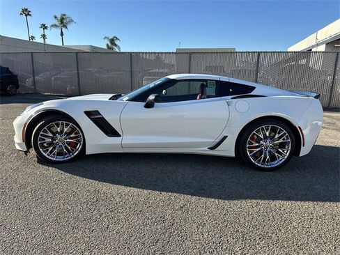 Used 2015 Chevrolet Corvette Z06 w/ 3LZ Preferred Equipment Group image 7