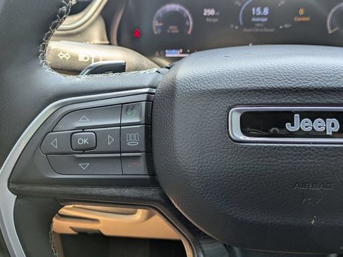 Used 2023 Jeep Grand Cherokee L Limited w/ Luxury Tech Group II RWD image 15