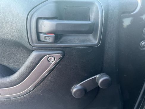 Used 2018 Jeep Wrangler Sport image 29