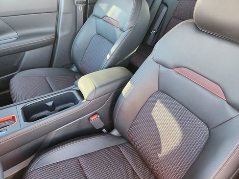 New 2025 Nissan Kicks SR image 8