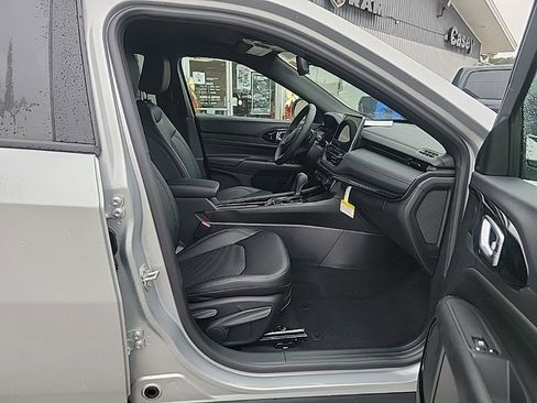 New 2026 Jeep Compass Latitude image 9