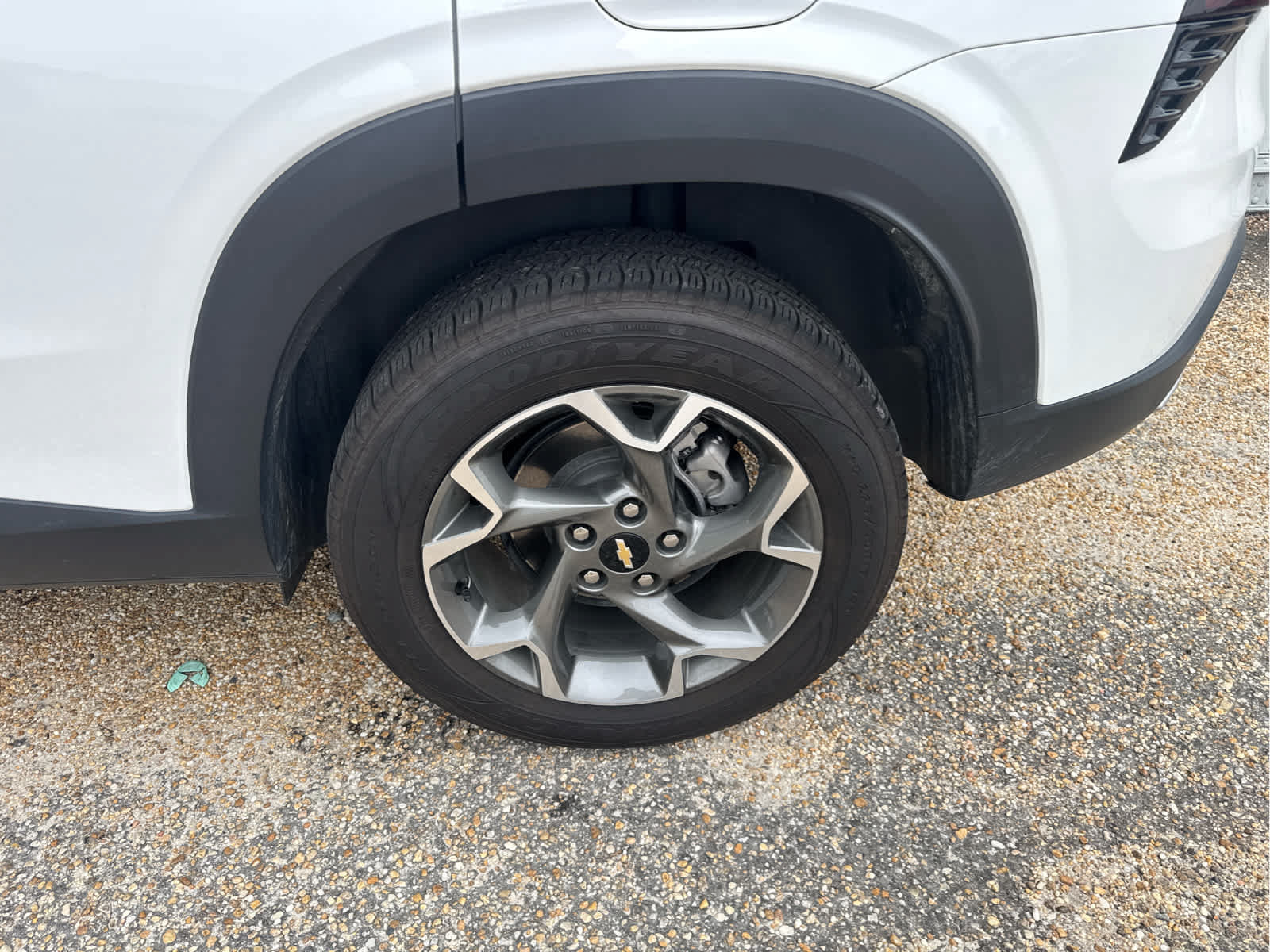 Used 2025 Chevrolet Trax LT FWD image 16