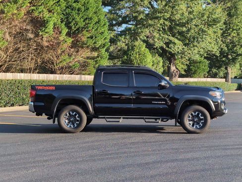 Used 2017 Toyota Tacoma TRD Off-Road w/ Tow Package (A/T) AWD/4WD image 7