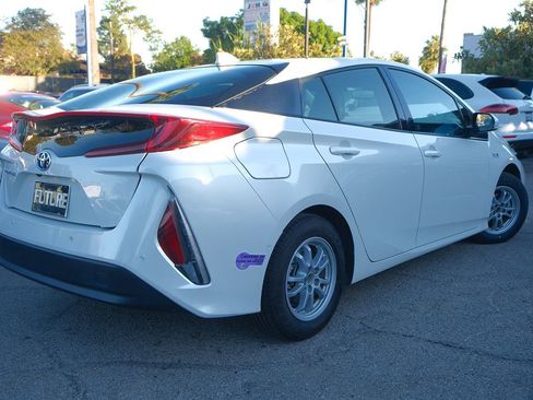 Used 2017 Toyota Prius Prime Advanced image 6
