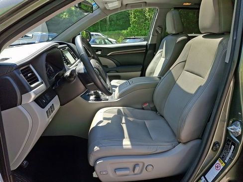 Used 2016 Toyota Highlander Limited AWD/4WD image 16