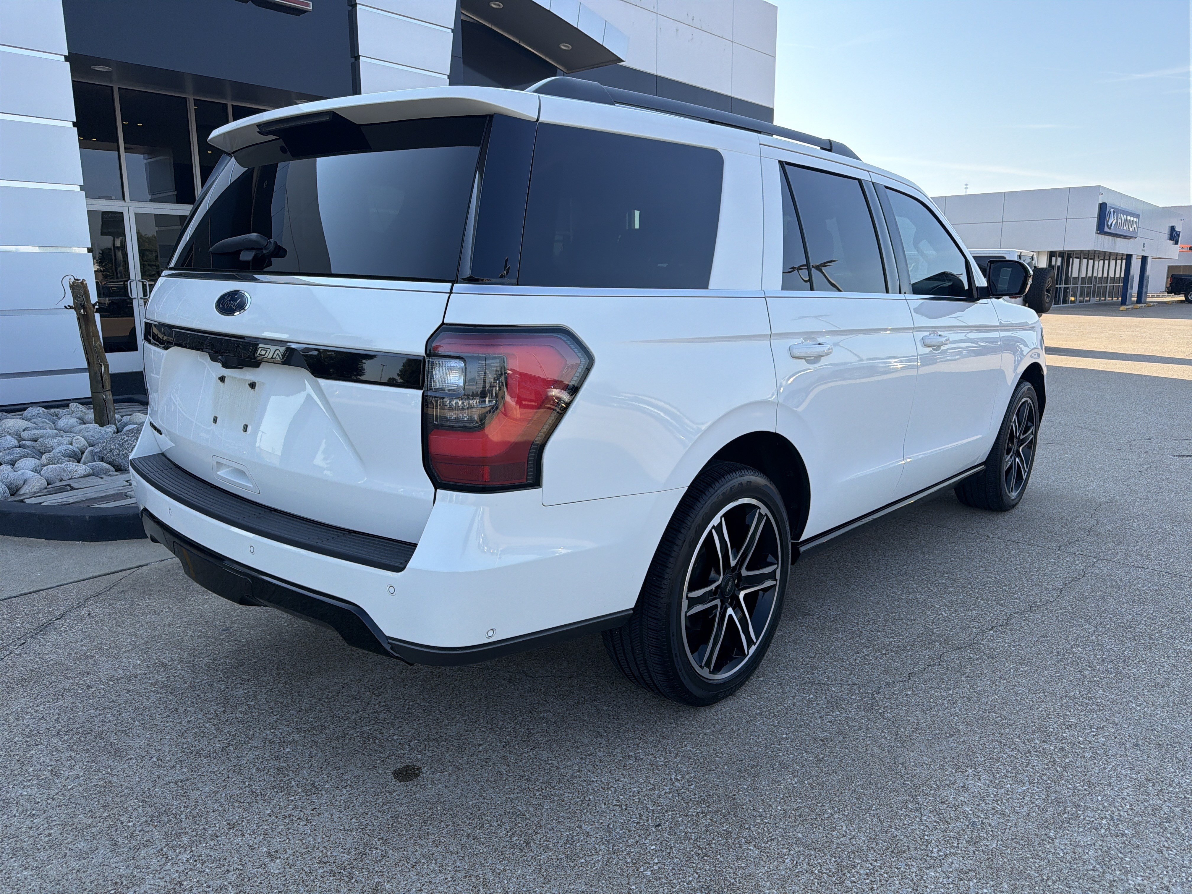 Used 2021 Ford Expedition Limited RWD image 3