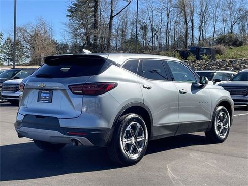 Used 2025 Chevrolet Blazer LT image 3