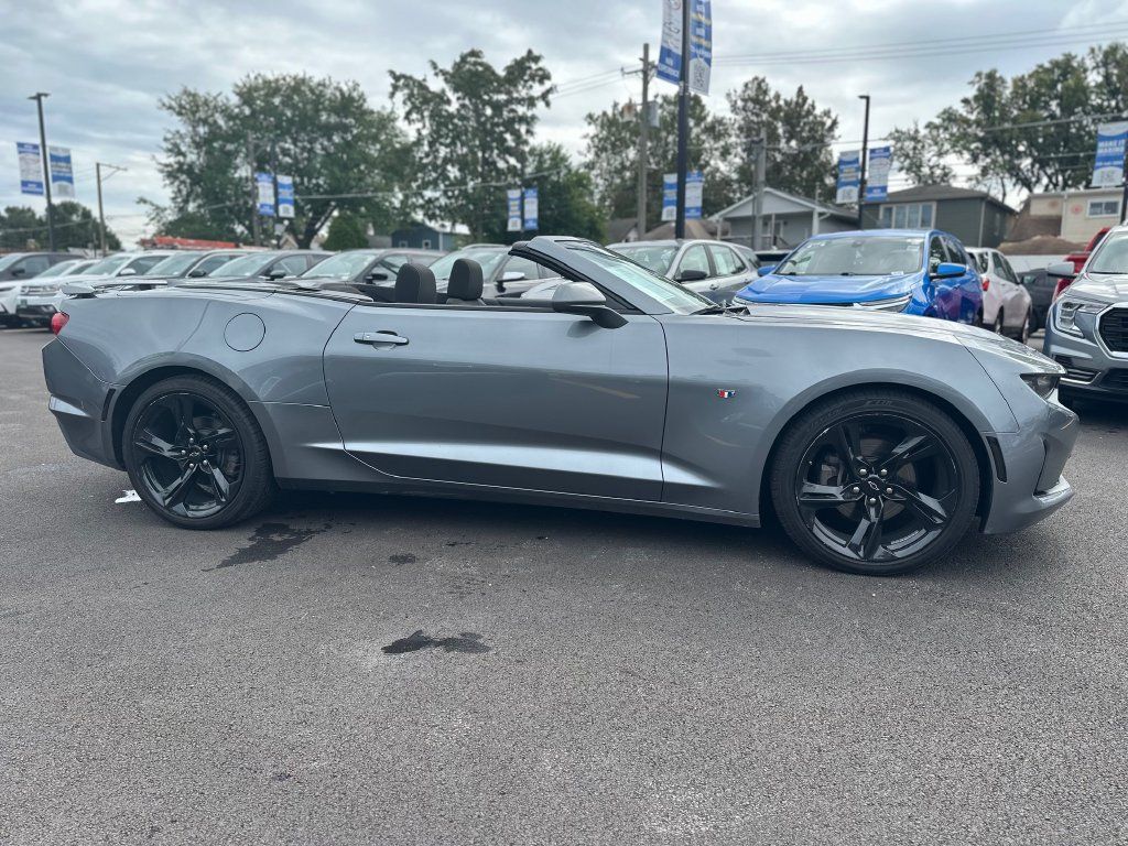 Used 2020 Chevrolet Camaro LT RWD image 2