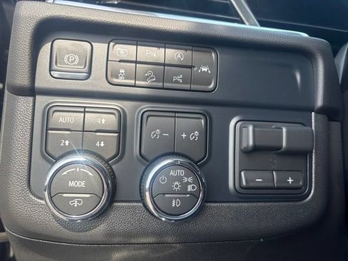 Used 2026 Chevrolet Suburban High Country AWD/4WD image 35