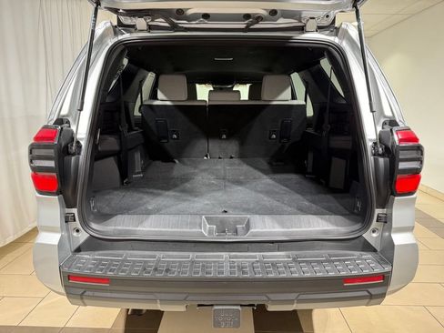 Certified 2025 Toyota 4Runner SR5 AWD/4WD image 12