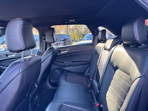 Used 2024 Ford Edge ST-Line w/ Class II Trailer Tow Package image 32