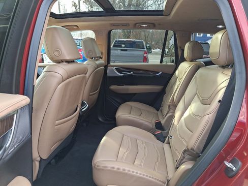 Used 2022 Cadillac XT6 Sport w/ Platinum Package image 11