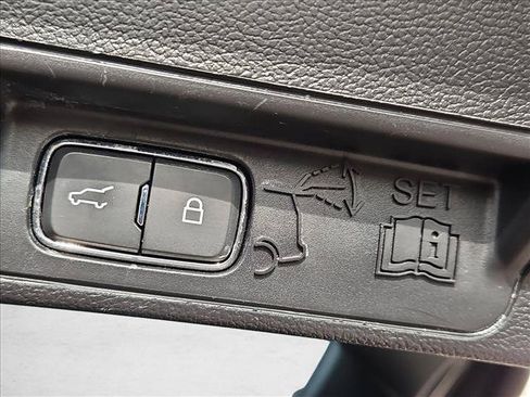 Used 2020 Ford Explorer XLT w/ Equipment Group 202A RWD image 7