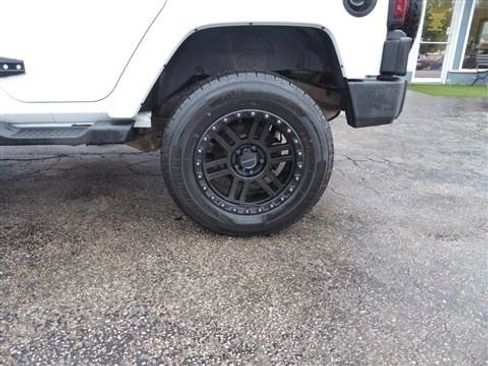Used 2012 Jeep Wrangler Unlimited Sahara w/ Trailer Tow Group AWD/4WD image 10