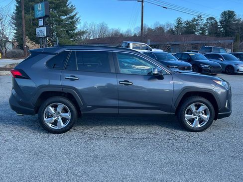 Used 2019 Toyota RAV4 Limited image 3