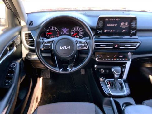 Used 2023 Kia Seltos S image 5