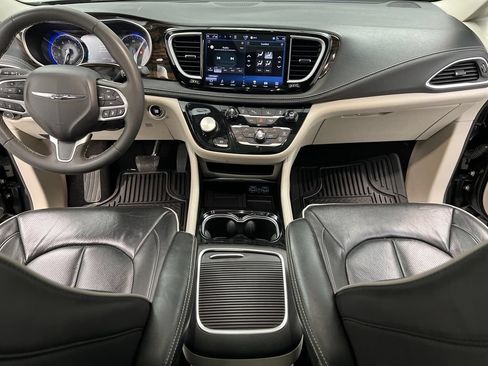 Used 2024 Chrysler Pacifica Limited FWD image 56